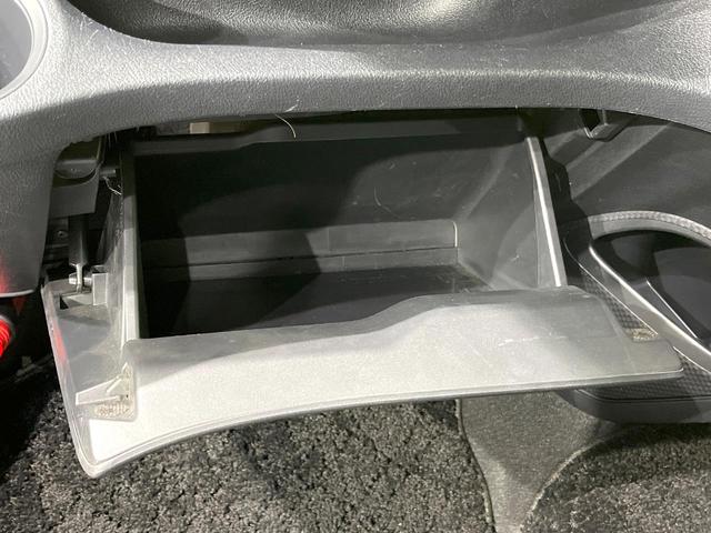 シエンタ Ｘ　モデリスタエアロ　７人乗り　純正ナビ　バックカメラ　Ｂｌｕｅｔｏｏｔｈ　スマートキー　ＥＴＣ　電動スライドドア　アイドリングストップ　横滑り防止（46枚目）