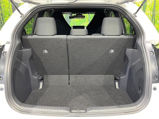 ヤリス Ｘ　禁煙車　ディスプレイオーディオ　衝突軽減　バックカメラ　ドラレコ　ＥＴＣ　Ｂｌｕｅｔｏｏｔｈ　アイドリングストップ　電動格納ミラー　盗難防止装置　スマートキー　横滑り防止装置　車線逸脱機能（10枚目）