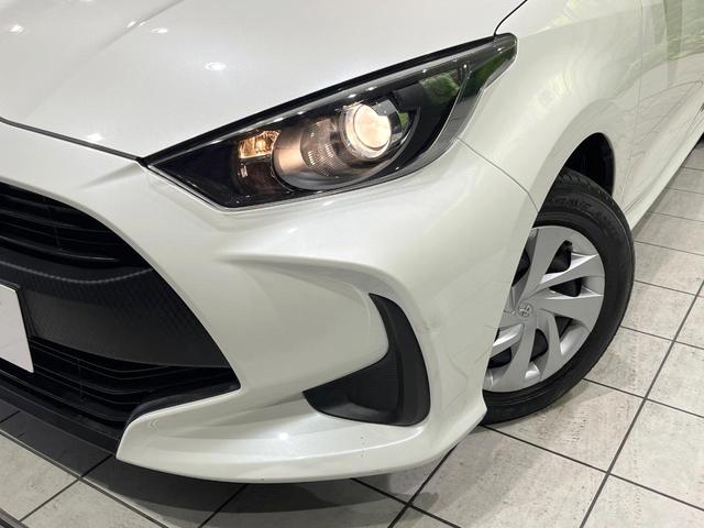 ヤリス Ｘ　禁煙車　ディスプレイオーディオ　衝突軽減　バックカメラ　ドラレコ　ＥＴＣ　Ｂｌｕｅｔｏｏｔｈ　アイドリングストップ　電動格納ミラー　盗難防止装置　スマートキー　横滑り防止装置　車線逸脱機能（12枚目）