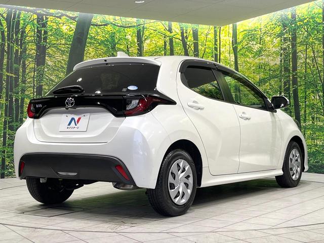 ヤリス Ｘ　禁煙車　ディスプレイオーディオ　衝突軽減　バックカメラ　ドラレコ　ＥＴＣ　Ｂｌｕｅｔｏｏｔｈ　アイドリングストップ　電動格納ミラー　盗難防止装置　スマートキー　横滑り防止装置　車線逸脱機能（17枚目）