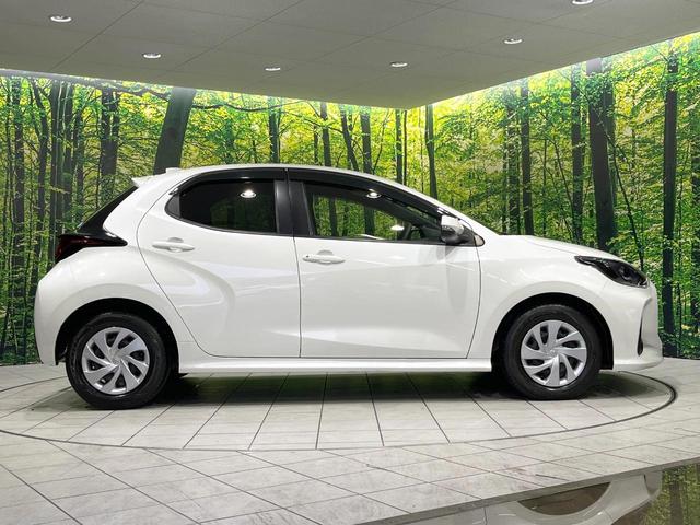 ヤリス Ｘ　禁煙車　ディスプレイオーディオ　衝突軽減　バックカメラ　ドラレコ　ＥＴＣ　Ｂｌｕｅｔｏｏｔｈ　アイドリングストップ　電動格納ミラー　盗難防止装置　スマートキー　横滑り防止装置　車線逸脱機能（22枚目）