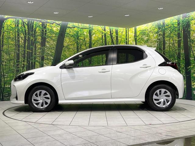 ヤリス Ｘ　禁煙車　ディスプレイオーディオ　衝突軽減　バックカメラ　ドラレコ　ＥＴＣ　Ｂｌｕｅｔｏｏｔｈ　アイドリングストップ　電動格納ミラー　盗難防止装置　スマートキー　横滑り防止装置　車線逸脱機能（24枚目）