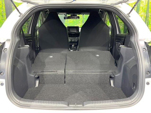 ヤリス Ｘ　禁煙車　ディスプレイオーディオ　衝突軽減　バックカメラ　ドラレコ　ＥＴＣ　Ｂｌｕｅｔｏｏｔｈ　アイドリングストップ　電動格納ミラー　盗難防止装置　スマートキー　横滑り防止装置　車線逸脱機能（25枚目）