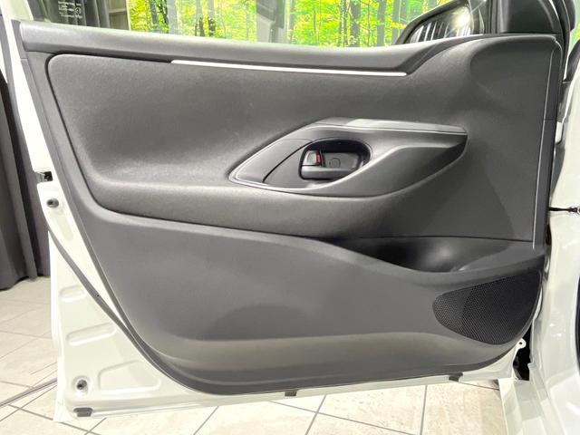 ヤリス Ｘ　禁煙車　ディスプレイオーディオ　衝突軽減　バックカメラ　ドラレコ　ＥＴＣ　Ｂｌｕｅｔｏｏｔｈ　アイドリングストップ　電動格納ミラー　盗難防止装置　スマートキー　横滑り防止装置　車線逸脱機能（30枚目）