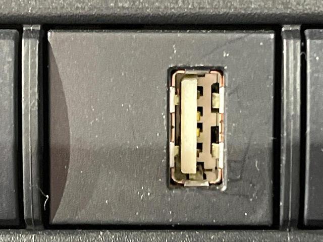 ヤリス Ｘ　禁煙車　ディスプレイオーディオ　衝突軽減　バックカメラ　ドラレコ　ＥＴＣ　Ｂｌｕｅｔｏｏｔｈ　アイドリングストップ　電動格納ミラー　盗難防止装置　スマートキー　横滑り防止装置　車線逸脱機能（41枚目）