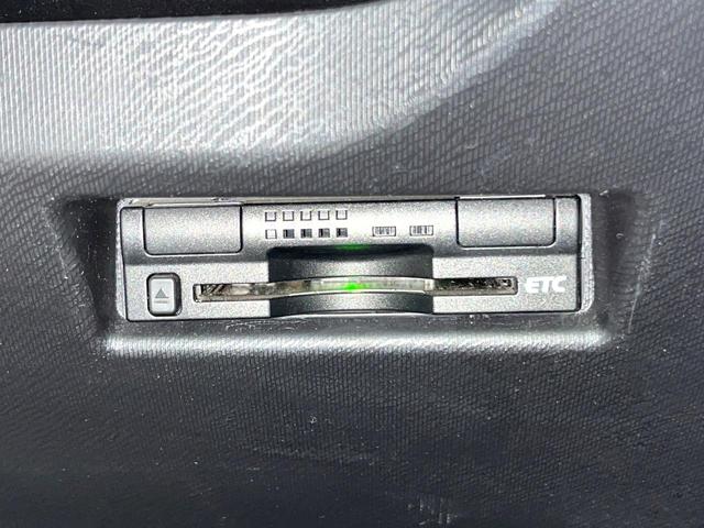 アクア G 禁煙車 純正9型ナビ ETC バックカメラ ドライブレコーダー LEDヘッド オートライト スマートキー ステアリングスイッチ 革巻きステアリング オートエアコン 15インチAW(6枚目)