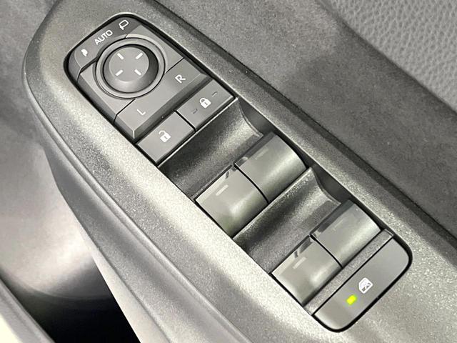 ヤリスクロス Ｘ　禁煙車　トヨタセーフティセンス　ＳＤナビ　バックカメラ　Ｂｌｕｅｔｏｏｔｈ　ＥＴＣ　フルセグ　ドライブレコーダー　レーダークルーズコントロール　クリアランスソナー　スマートキー　オートライト（42枚目）