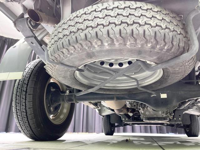 ハイゼットトラック ジャンボSAIIIt 禁煙車 衝突軽減 LEDヘッド LEDフォグ ドアバイザー エアコン プライバシーG パワーウィンドウ パワーステアリング 盗難防止システム トラクションコントロール 横滑り防止(22枚目)