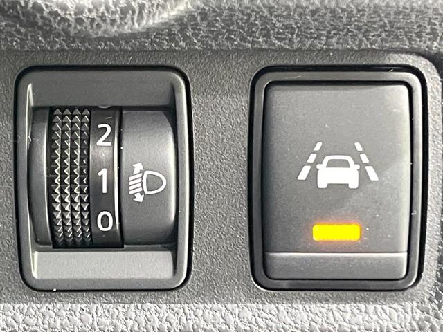 ノート X 禁煙車 衝突軽減 ドライブレコーダー スマートキー クリアランスソナー 純正14インチAW CD再生 フォグライト レーンアシスト オートライト アイドリングストップ 横滑り防止装置(31枚目)