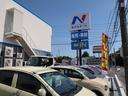 ズラッと並んだ展示車と大きな「N」の看板が目印です!