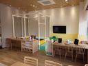 大きなキッズスペースも完備!小さなお子様連れでも、ゆっくりとお車探しをお楽しみいただけます。