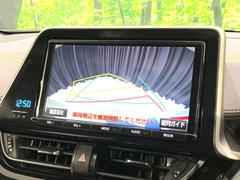 【バックカメラ】駐車時に後方がリアルタイム映像で確認できます。大型商業施設や立体駐車場での駐車時や、夜間のバック時に大活躍！運転スキルに関わらず、今や必須となった装備のひとつです！ 4