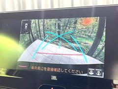 【バックカメラ】駐車時に後方がリアルタイム映像で確認できます。大型商業施設や立体駐車場での駐車時や、夜間のバック時に大活躍！運転スキルに関わらず、今や必須となった装備のひとつです！ 4