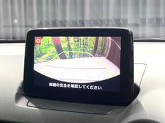 【バックカメラ】駐車時に後方がリアルタイム映像で確認できます。大型商業施設や立体駐車場での駐車時や、夜間のバック時に大活躍！運転スキルに関わらず、今や必須となった装備のひとつです！ 4