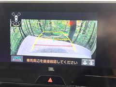 【バックカメラ】駐車時に後方がリアルタイム映像で確認できます。大型商業施設や立体駐車場での駐車時や、夜間のバック時に大活躍！運転スキルに関わらず、今や必須となった装備のひとつです！ 6