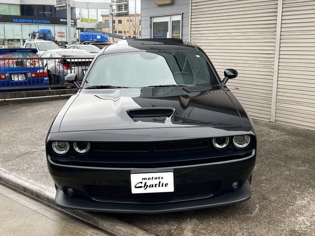 ダッジ・チャレンジャー ＧＴプラス　後期型　サンルーフ　ＡｐｐｌｅＣａｒＰｌａｙ　ブラックトップＰＫＧ　ＧＴブラックコンビレザーシート　ＤＯＤＧＥパフォーマンスコントロール　パドルシフト　ＤＯＤＧＥ２０ｉｎｃｈＡＷ　バックカメラ　ＥＴＣ（6枚目）