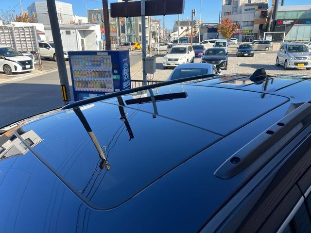 ジープ・グランドチェロキー ＳＲＴ　左Ｈ　新車並行　パノラマサンルーフ　カーボンインテリア　Ｂｒｅｎｂｏブレーキ　ＲＯＨＡＮＡ２２ｉｎｃｈ　パドルシフト　ローンチコントロール　ＢＬＵＥＴＯＯＴＨ　バック＆サイド＆アンダーカメラ　ＥＴＣ（12枚目）