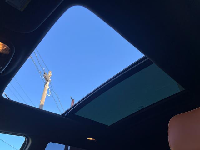 ジープ・グランドチェロキー ＳＲＴ　左Ｈ　新車並行　パノラマサンルーフ　カーボンインテリア　Ｂｒｅｎｂｏブレーキ　ＲＯＨＡＮＡ２２ｉｎｃｈ　パドルシフト　ローンチコントロール　ＢＬＵＥＴＯＯＴＨ　バック＆サイド＆アンダーカメラ　ＥＴＣ（35枚目）