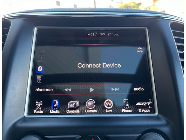 ジープ・グランドチェロキー ＳＲＴ　左Ｈ　新車並行　パノラマサンルーフ　カーボンインテリア　Ｂｒｅｎｂｏブレーキ　ＲＯＨＡＮＡ２２ｉｎｃｈ　パドルシフト　ローンチコントロール　ＢＬＵＥＴＯＯＴＨ　バック＆サイド＆アンダーカメラ　ＥＴＣ（45枚目）