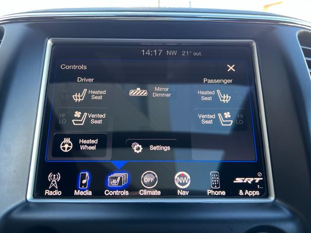 ジープ・グランドチェロキー ＳＲＴ　左Ｈ　新車並行　パノラマサンルーフ　カーボンインテリア　Ｂｒｅｎｂｏブレーキ　ＲＯＨＡＮＡ２２ｉｎｃｈ　パドルシフト　ローンチコントロール　ＢＬＵＥＴＯＯＴＨ　バック＆サイド＆アンダーカメラ　ＥＴＣ（47枚目）