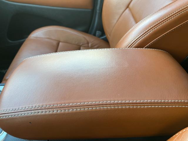 ジープ・グランドチェロキー ＳＲＴ　左Ｈ　新車並行　パノラマサンルーフ　カーボンインテリア　Ｂｒｅｎｂｏブレーキ　ＲＯＨＡＮＡ２２ｉｎｃｈ　パドルシフト　ローンチコントロール　ＢＬＵＥＴＯＯＴＨ　バック＆サイド＆アンダーカメラ　ＥＴＣ（56枚目）