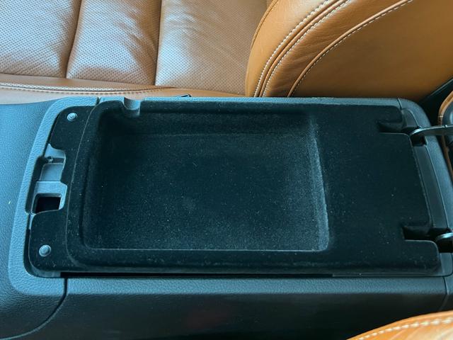 ジープ・グランドチェロキー ＳＲＴ　左Ｈ　新車並行　パノラマサンルーフ　カーボンインテリア　Ｂｒｅｎｂｏブレーキ　ＲＯＨＡＮＡ２２ｉｎｃｈ　パドルシフト　ローンチコントロール　ＢＬＵＥＴＯＯＴＨ　バック＆サイド＆アンダーカメラ　ＥＴＣ（57枚目）