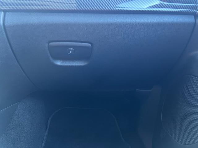 ジープ・グランドチェロキー ＳＲＴ　左Ｈ　新車並行　パノラマサンルーフ　カーボンインテリア　Ｂｒｅｎｂｏブレーキ　ＲＯＨＡＮＡ２２ｉｎｃｈ　パドルシフト　ローンチコントロール　ＢＬＵＥＴＯＯＴＨ　バック＆サイド＆アンダーカメラ　ＥＴＣ（62枚目）