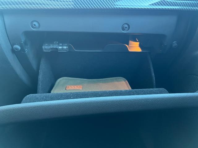 ジープ・グランドチェロキー ＳＲＴ　左Ｈ　新車並行　パノラマサンルーフ　カーボンインテリア　Ｂｒｅｎｂｏブレーキ　ＲＯＨＡＮＡ２２ｉｎｃｈ　パドルシフト　ローンチコントロール　ＢＬＵＥＴＯＯＴＨ　バック＆サイド＆アンダーカメラ　ＥＴＣ（63枚目）