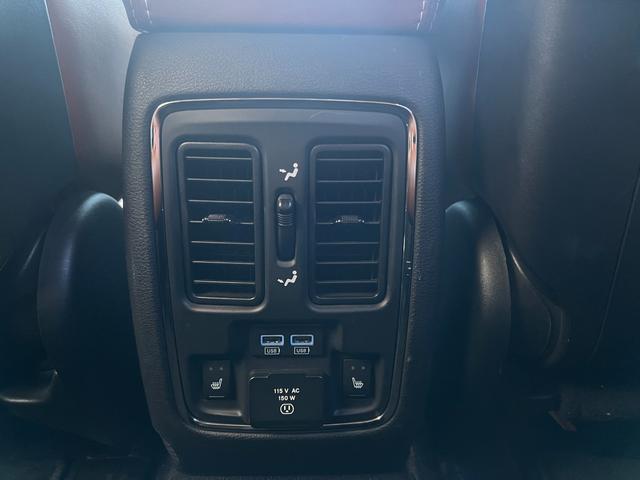 ジープ・グランドチェロキー ＳＲＴ　左Ｈ　新車並行　パノラマサンルーフ　カーボンインテリア　Ｂｒｅｎｂｏブレーキ　ＲＯＨＡＮＡ２２ｉｎｃｈ　パドルシフト　ローンチコントロール　ＢＬＵＥＴＯＯＴＨ　バック＆サイド＆アンダーカメラ　ＥＴＣ（70枚目）