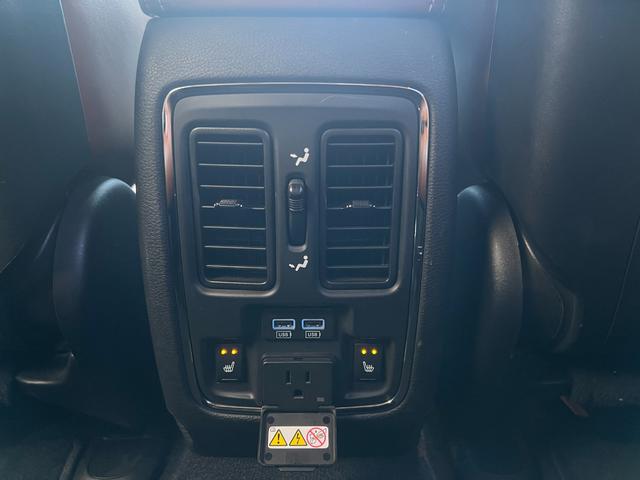 ジープ・グランドチェロキー ＳＲＴ　左Ｈ　新車並行　パノラマサンルーフ　カーボンインテリア　Ｂｒｅｎｂｏブレーキ　ＲＯＨＡＮＡ２２ｉｎｃｈ　パドルシフト　ローンチコントロール　ＢＬＵＥＴＯＯＴＨ　バック＆サイド＆アンダーカメラ　ＥＴＣ（71枚目）