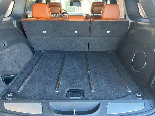 ジープ・グランドチェロキー ＳＲＴ　左Ｈ　新車並行　パノラマサンルーフ　カーボンインテリア　Ｂｒｅｎｂｏブレーキ　ＲＯＨＡＮＡ２２ｉｎｃｈ　パドルシフト　ローンチコントロール　ＢＬＵＥＴＯＯＴＨ　バック＆サイド＆アンダーカメラ　ＥＴＣ（73枚目）