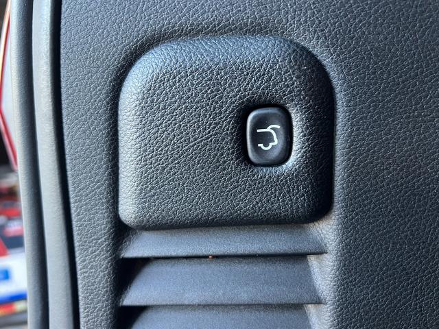 ジープ・グランドチェロキー ＳＲＴ　左Ｈ　新車並行　パノラマサンルーフ　カーボンインテリア　Ｂｒｅｎｂｏブレーキ　ＲＯＨＡＮＡ２２ｉｎｃｈ　パドルシフト　ローンチコントロール　ＢＬＵＥＴＯＯＴＨ　バック＆サイド＆アンダーカメラ　ＥＴＣ（74枚目）