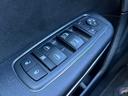 【運転席側ドアスイッチ】パワーウィンドウスイッチはフルオートです。ほかにも電動ミラー調整機能や集中ドアロックスイッチがあります!