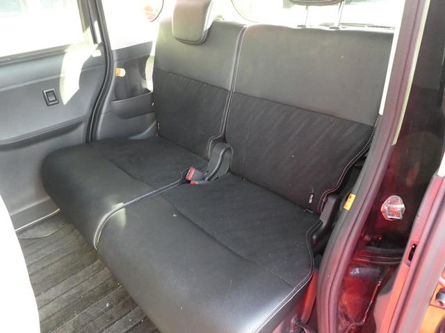 【車内清掃】お客様に気持ちよく見て頂けるよう展示車両は常に綺麗に仕上げております！