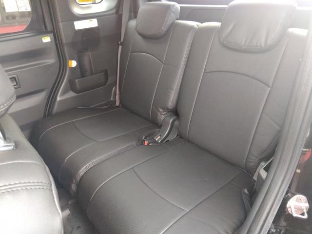 【車内清掃】お客様に気持ちよく見て頂けるよう展示車両は常に綺麗に仕上げております！