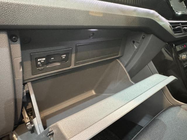 T-クロス TSI 1stプラス 車検整備付 1オナ 走行11800km comtec前後ドラレコ デジタルメータークラスター LEDヘッドライト アンビエントライト レーンキープアシスト パークソナー シティエマージェンシーブレーキ(62枚目)