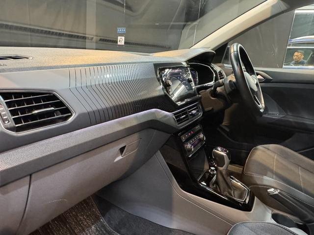 T-クロス TSI 1stプラス 車検整備付 1オナ 走行11800km comtec前後ドラレコ デジタルメータークラスター LEDヘッドライト アンビエントライト レーンキープアシスト パークソナー シティエマージェンシーブレーキ(66枚目)