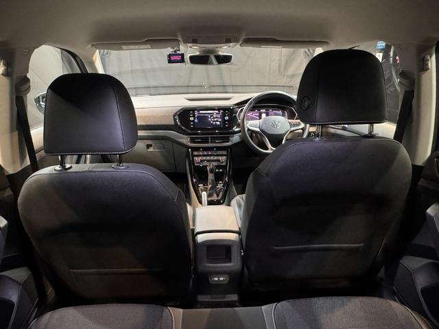 T-クロス TSI 1stプラス 車検整備付 1オナ 走行11800km comtec前後ドラレコ デジタルメータークラスター LEDヘッドライト アンビエントライト レーンキープアシスト パークソナー シティエマージェンシーブレーキ(68枚目)
