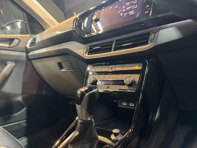 T-クロス TSI 1stプラス 車検整備付 1オナ 走行11800km comtec前後ドラレコ デジタルメータークラスター LEDヘッドライト アンビエントライト レーンキープアシスト パークソナー シティエマージェンシーブレーキ(69枚目)