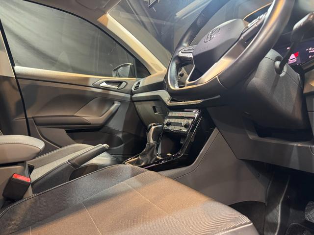 T-クロス TSI 1stプラス 車検整備付 1オナ 走行11800km comtec前後ドラレコ デジタルメータークラスター LEDヘッドライト アンビエントライト レーンキープアシスト パークソナー シティエマージェンシーブレーキ(71枚目)