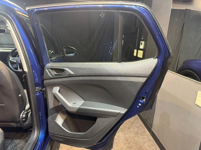 T-クロス TSI 1stプラス 車検整備付 1オナ 走行11800km comtec前後ドラレコ デジタルメータークラスター LEDヘッドライト アンビエントライト レーンキープアシスト パークソナー シティエマージェンシーブレーキ(75枚目)