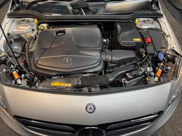 ���R�@�ցA�d�C�n���D���ł��B�G���W�����[���A�{���l�b�g�t�[�h����򂵂Ă��܂��B