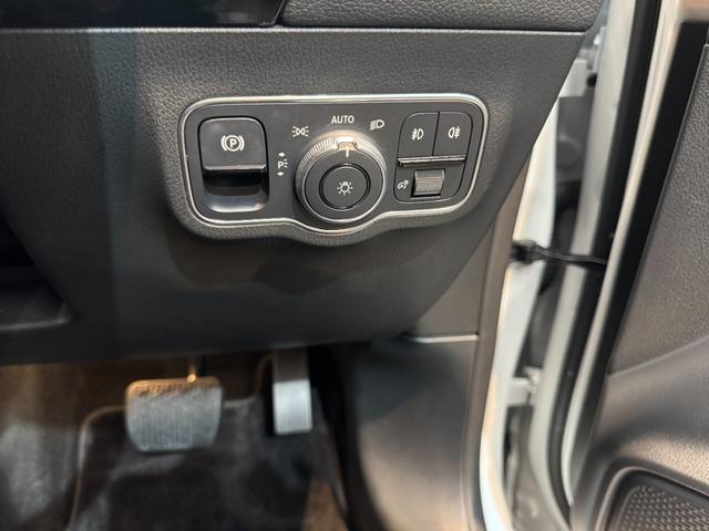 ＧＬＡクラス ワンオーナー　禁煙車　３６０度全方位カメラ　ＯＰカラー　走行距離１２２０５ｋｍ　純正前後ドライブレコーダー　アダプティブオートクルーズ　パワーシート　ハーフレザーシート　シートヒーター　アンビエントライト　パワーバックドア　置くだけ充電　パークアシスト（73枚目）