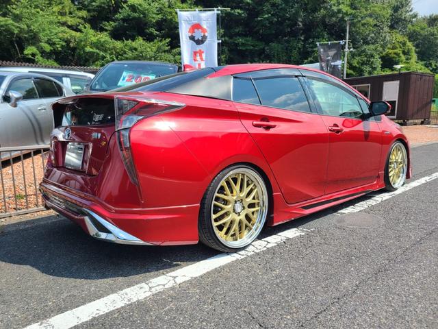 プリウス Ｓツーリングセレクション　モデリスタエアロパーツ、純正ナビ９インチ、ブラックレザーシートヒーター、ＷＯＲＫ２０インチアルミ、コンピハンドル、ビルトインＥＴＣ（7枚目）