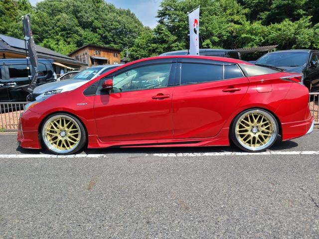 プリウス Ｓツーリングセレクション　モデリスタエアロパーツ、純正ナビ９インチ、ブラックレザーシートヒーター、ＷＯＲＫ２０インチアルミ、コンピハンドル、ビルトインＥＴＣ（10枚目）