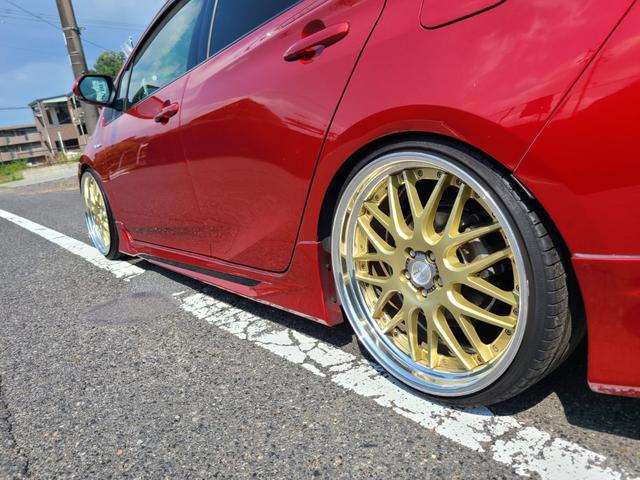 プリウス Ｓツーリングセレクション　モデリスタエアロパーツ、純正ナビ９インチ、ブラックレザーシートヒーター、ＷＯＲＫ２０インチアルミ、コンピハンドル、ビルトインＥＴＣ（12枚目）