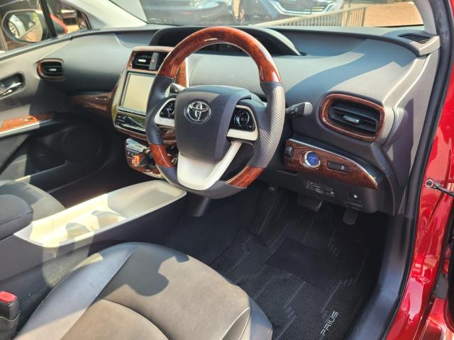 プリウス Ｓツーリングセレクション　モデリスタエアロパーツ、純正ナビ９インチ、ブラックレザーシートヒーター、ＷＯＲＫ２０インチアルミ、コンピハンドル、ビルトインＥＴＣ（13枚目）