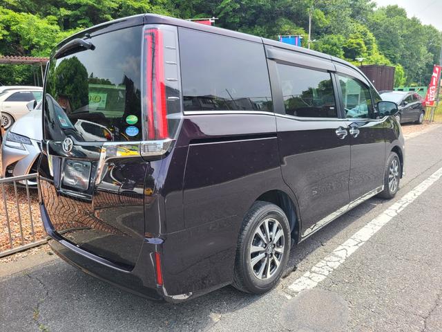 エスクァイア Ｇｉ　ナビ、フリップダウンモニター、エンジンスターター、両側パワードア、シートヒーター、Ｂカメラスマートキー２（5枚目）