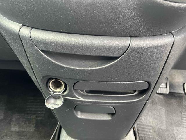 シエンタ DICEリミテッド ETC バックカメラ ナビ TV 両側電動スライドドア HID 電動格納ミラー 3列シート CVT CD DVD再生 Bluetooth 衝突安全ボディ ABS エアコン パワーステアリング(28枚目)