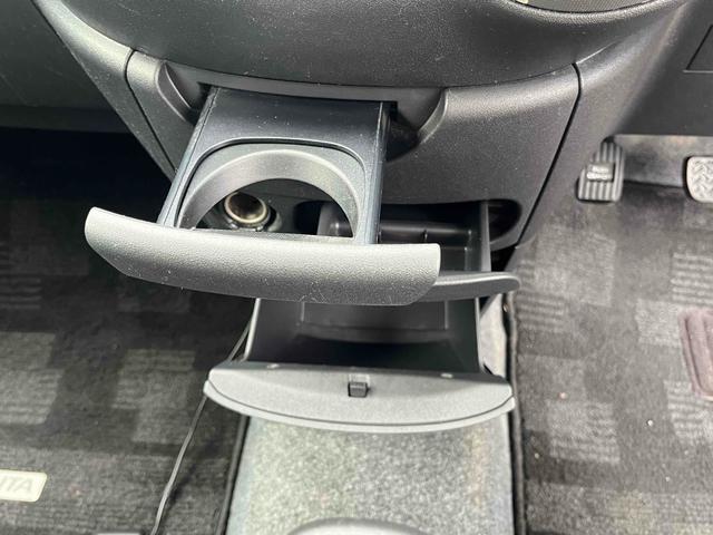 シエンタ DICEリミテッド ETC バックカメラ ナビ TV 両側電動スライドドア HID 電動格納ミラー 3列シート CVT CD DVD再生 Bluetooth 衝突安全ボディ ABS エアコン パワーステアリング(29枚目)